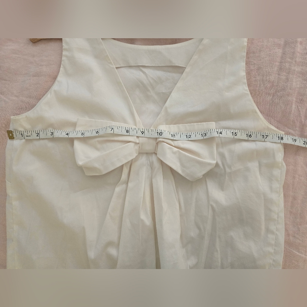 Lovely White Red Valentino Shell With Nack Bow - Picture 3 of 3